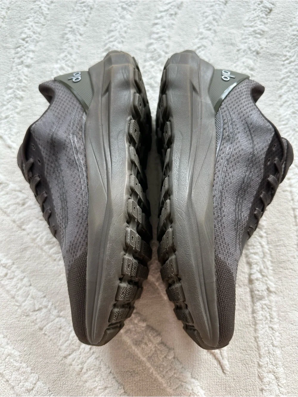 Alo | Runner Sneaker | Espresso